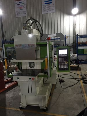 Verticale standaard spuitgietmachine voor elektrische stopcontact