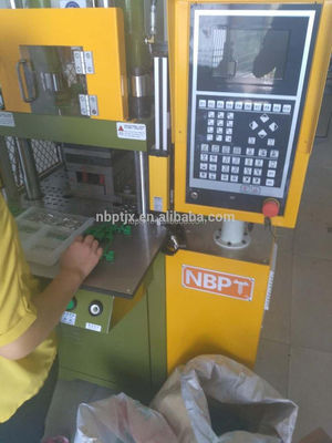 PT-450 7,5KW VERTICALE aangepaste mal vloeibare siliconen vormmachine