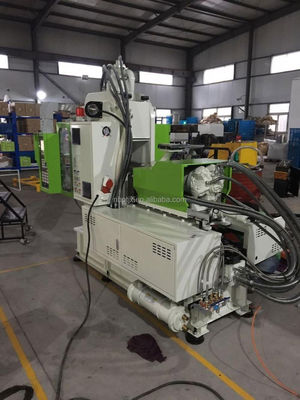 Verticale injectie-machine